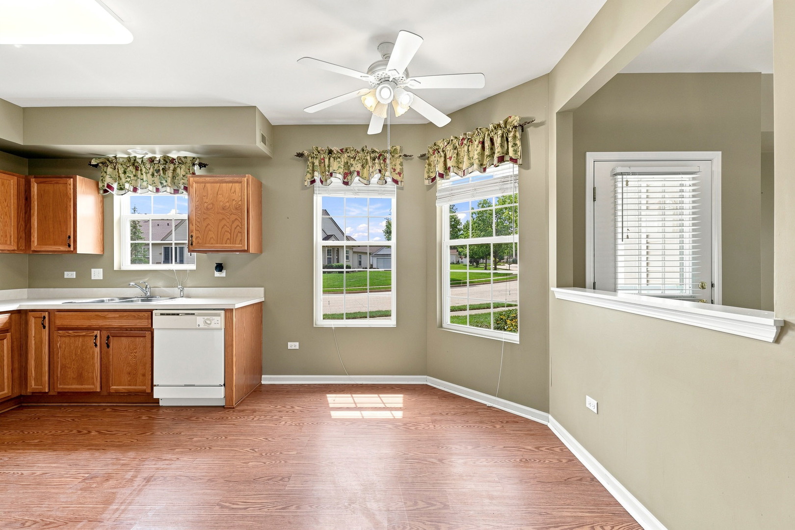 13674 Penefield Lane Property Photo 7