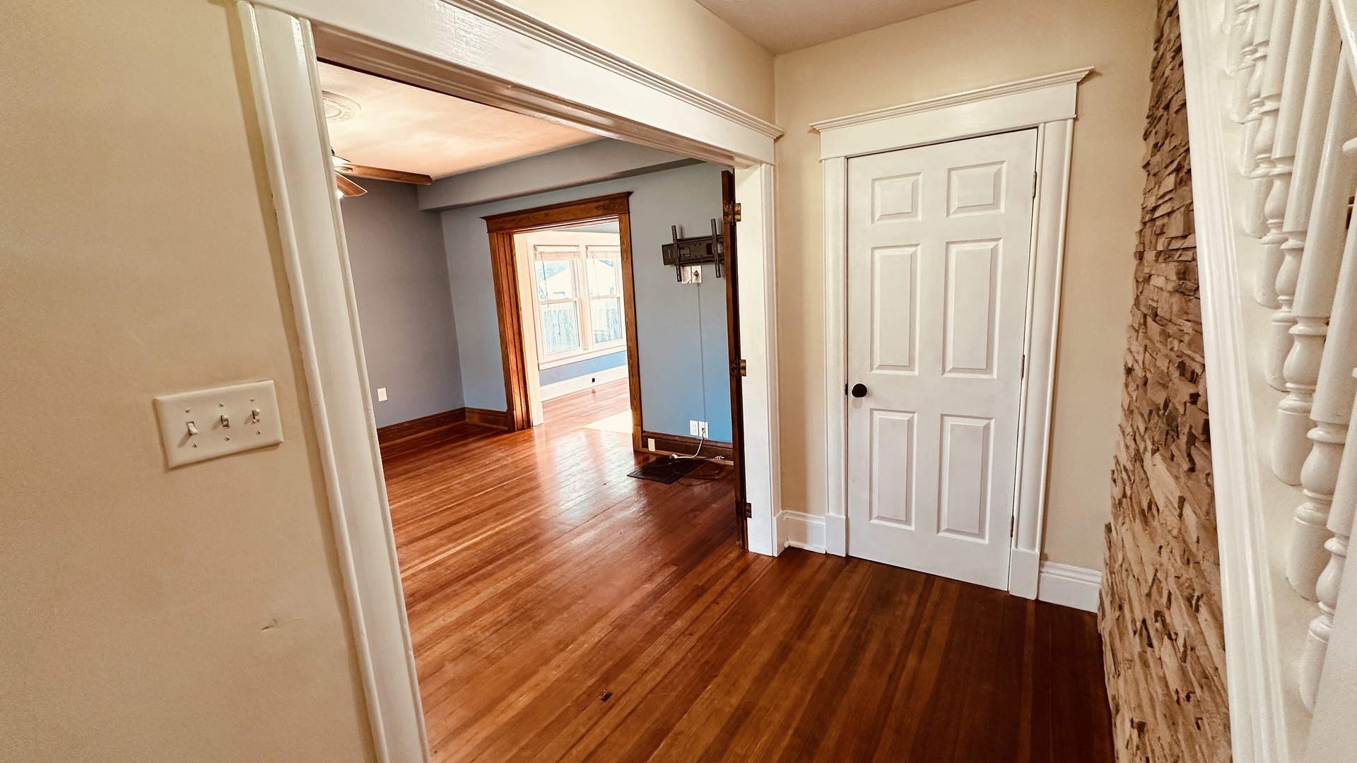 213 S Swift Street Property Photo 5