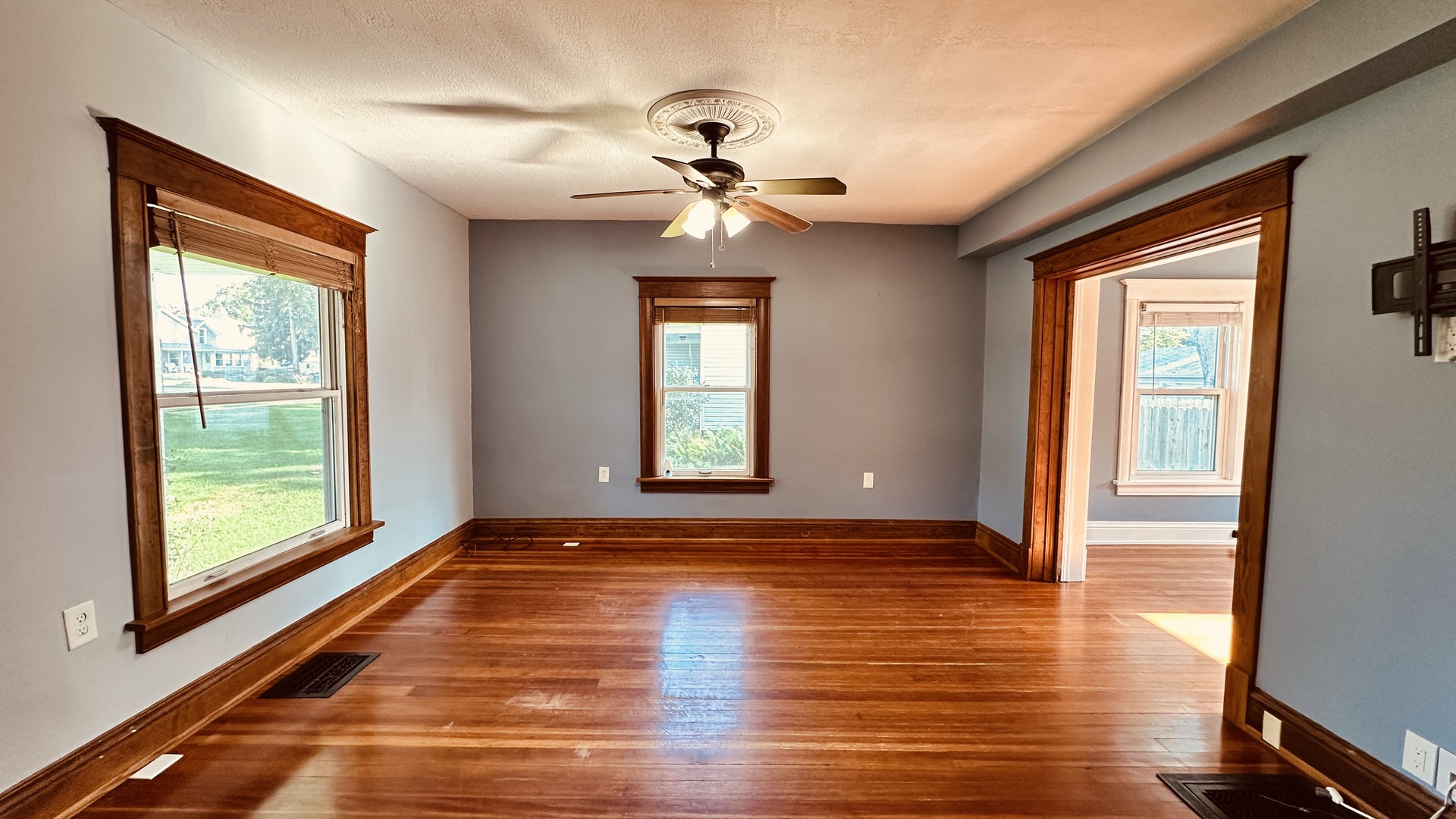 213 S Swift Street Property Photo 9