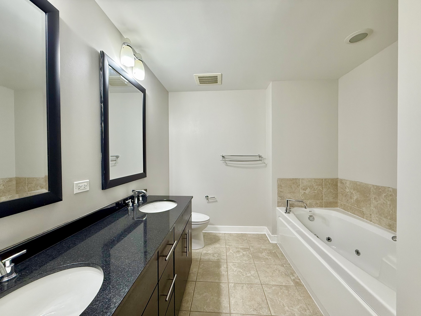 505 N Mcclurg Court 2501 Property Photo 17