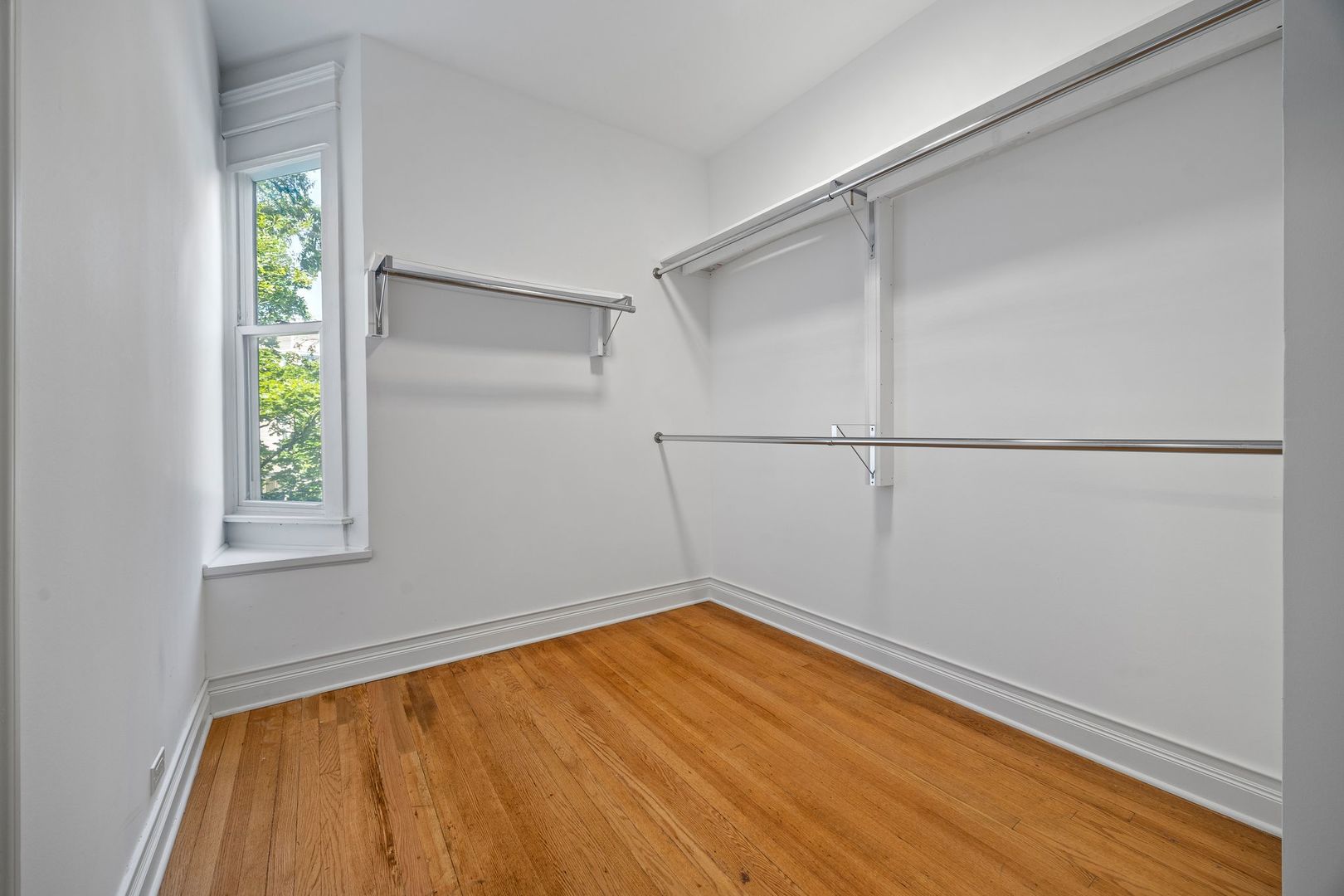 2215 W Roscoe Street Property Photo 23