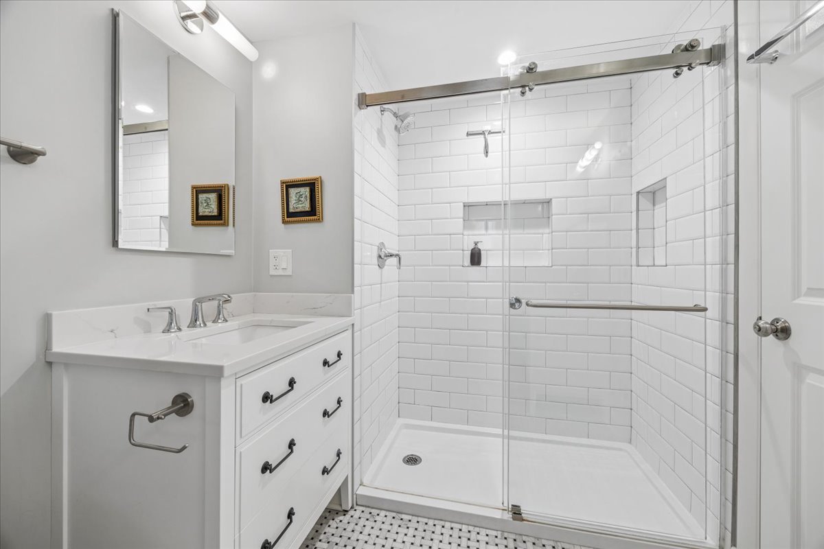 1100 N Oak Park Avenue Property Photo 21