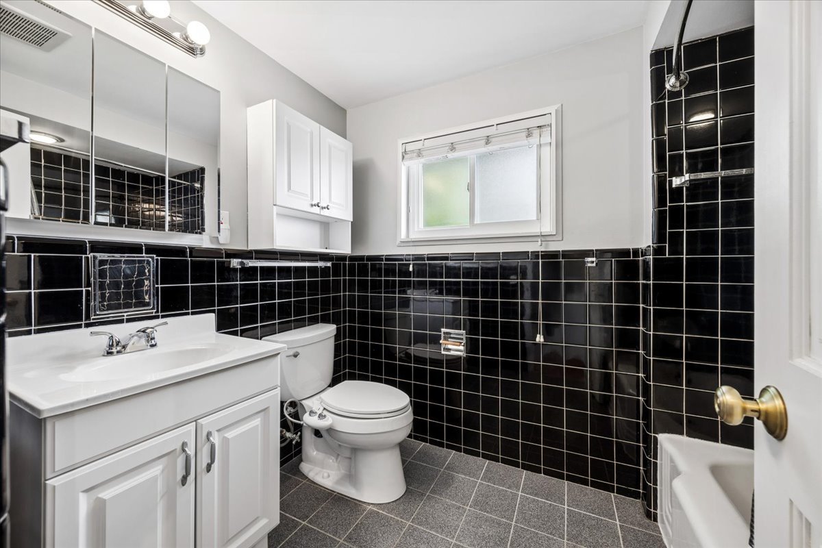 1100 N Oak Park Avenue Property Photo 24