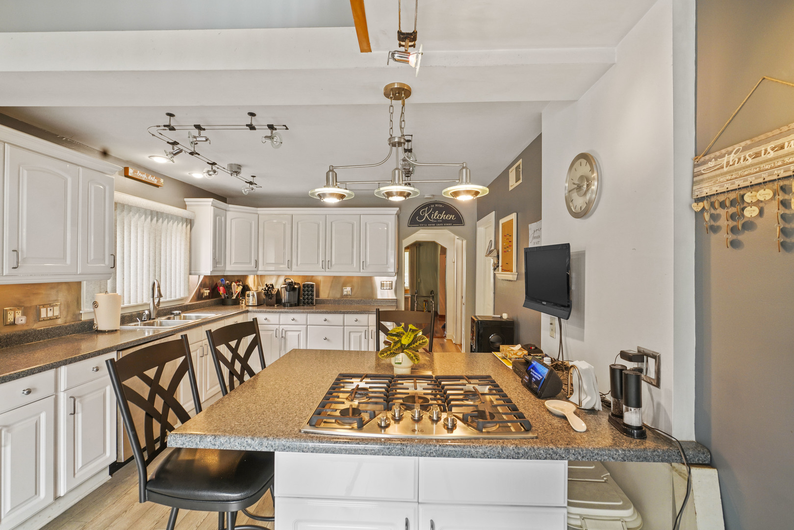 12731648 Property Photo 9
