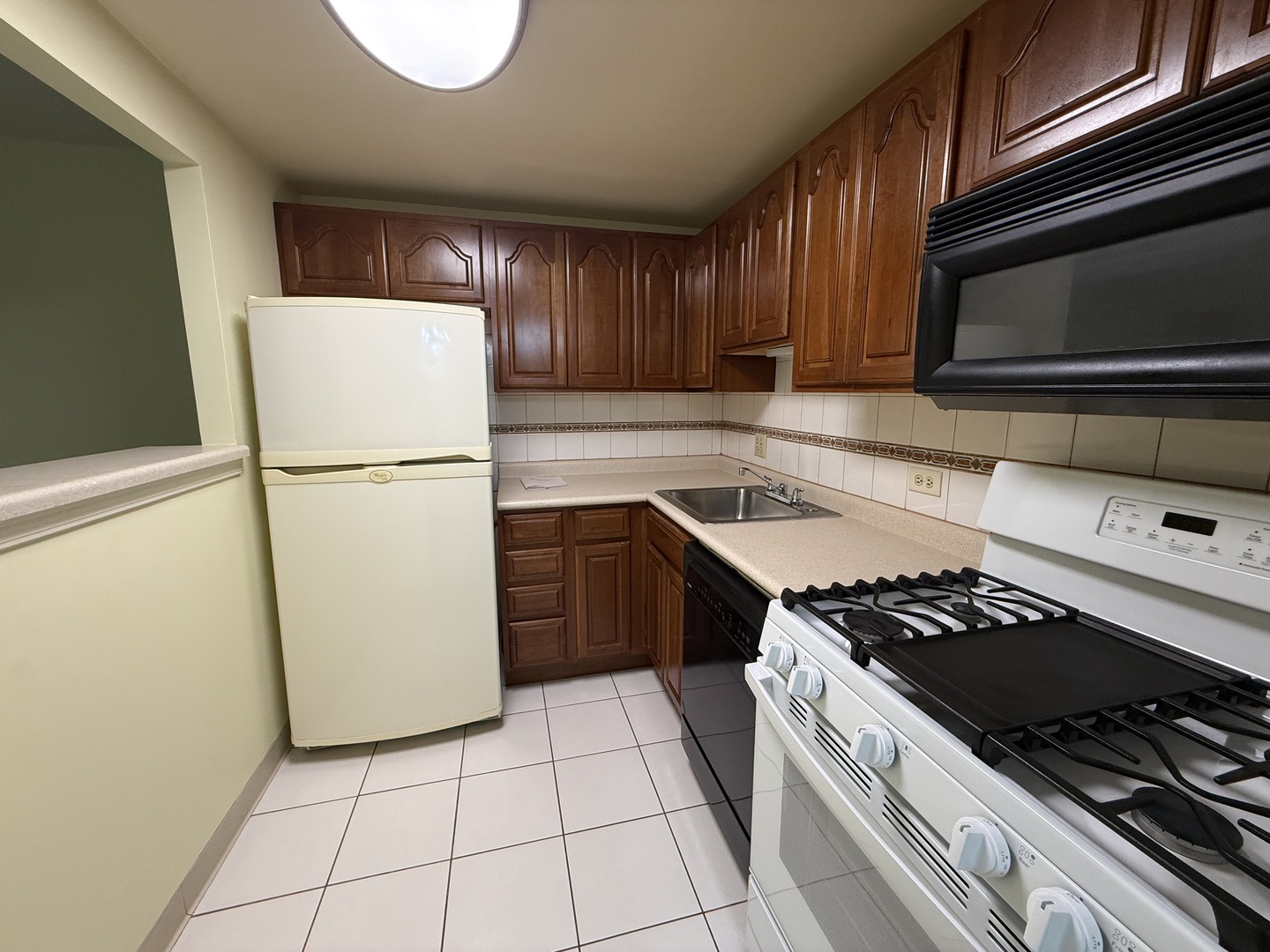 1460 Fairlane Drive 225 Property Photo 4