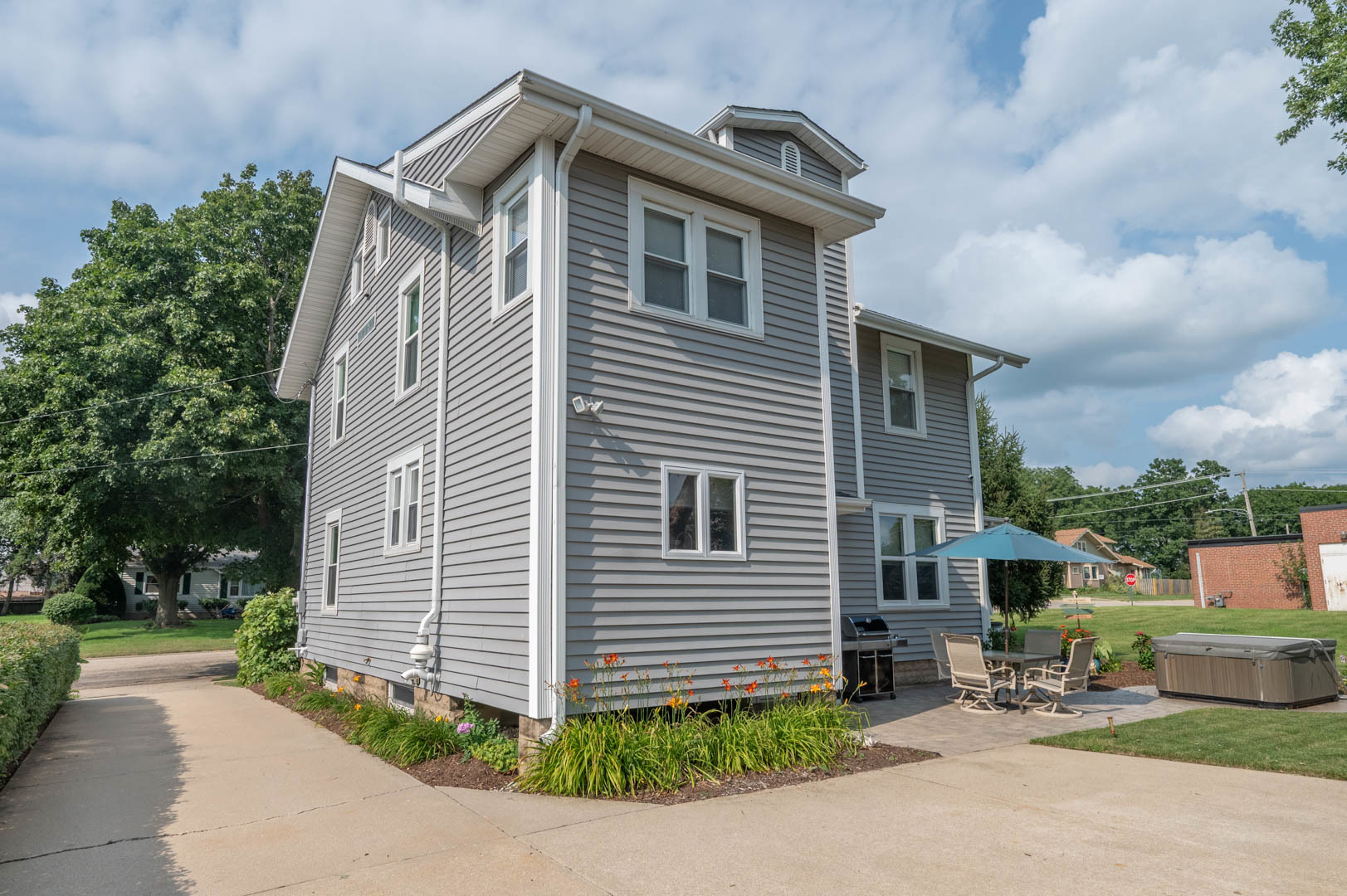 5 E Lincoln Street Property Photo 43
