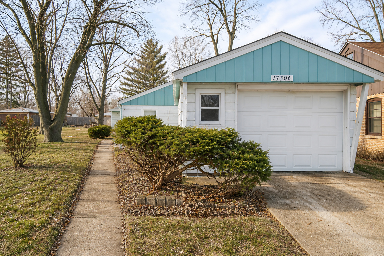 17306 Holmes Avenue Property Photo 3