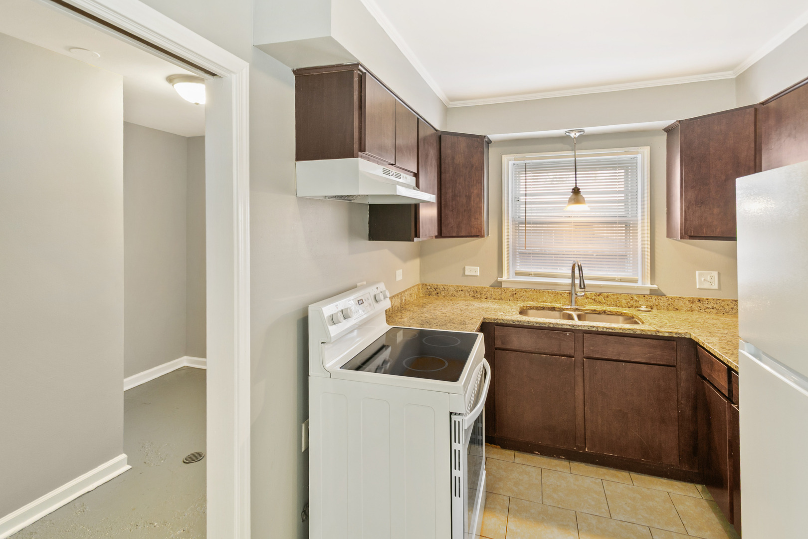 17306 Holmes Avenue Property Photo 4