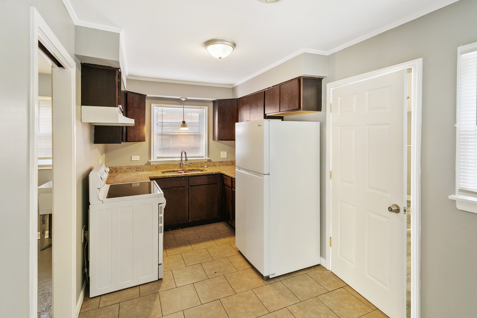 17306 Holmes Avenue Property Photo 5