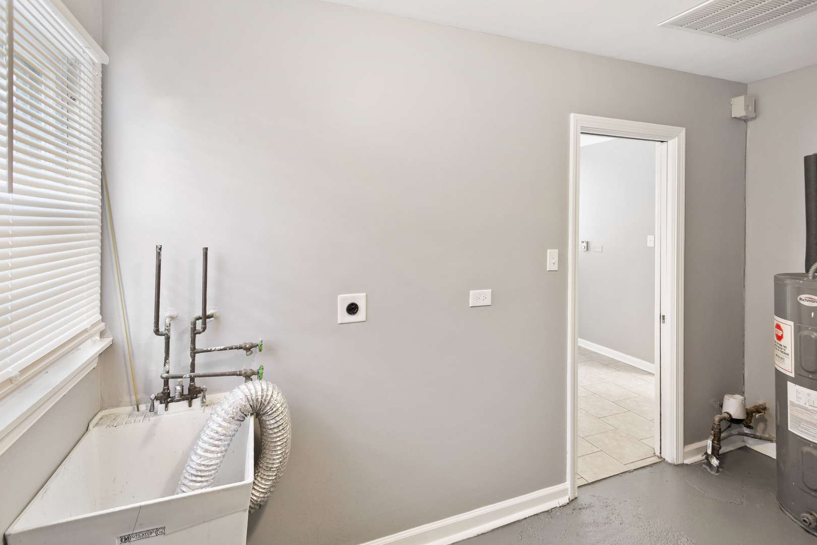 17306 Holmes Avenue Property Photo 12
