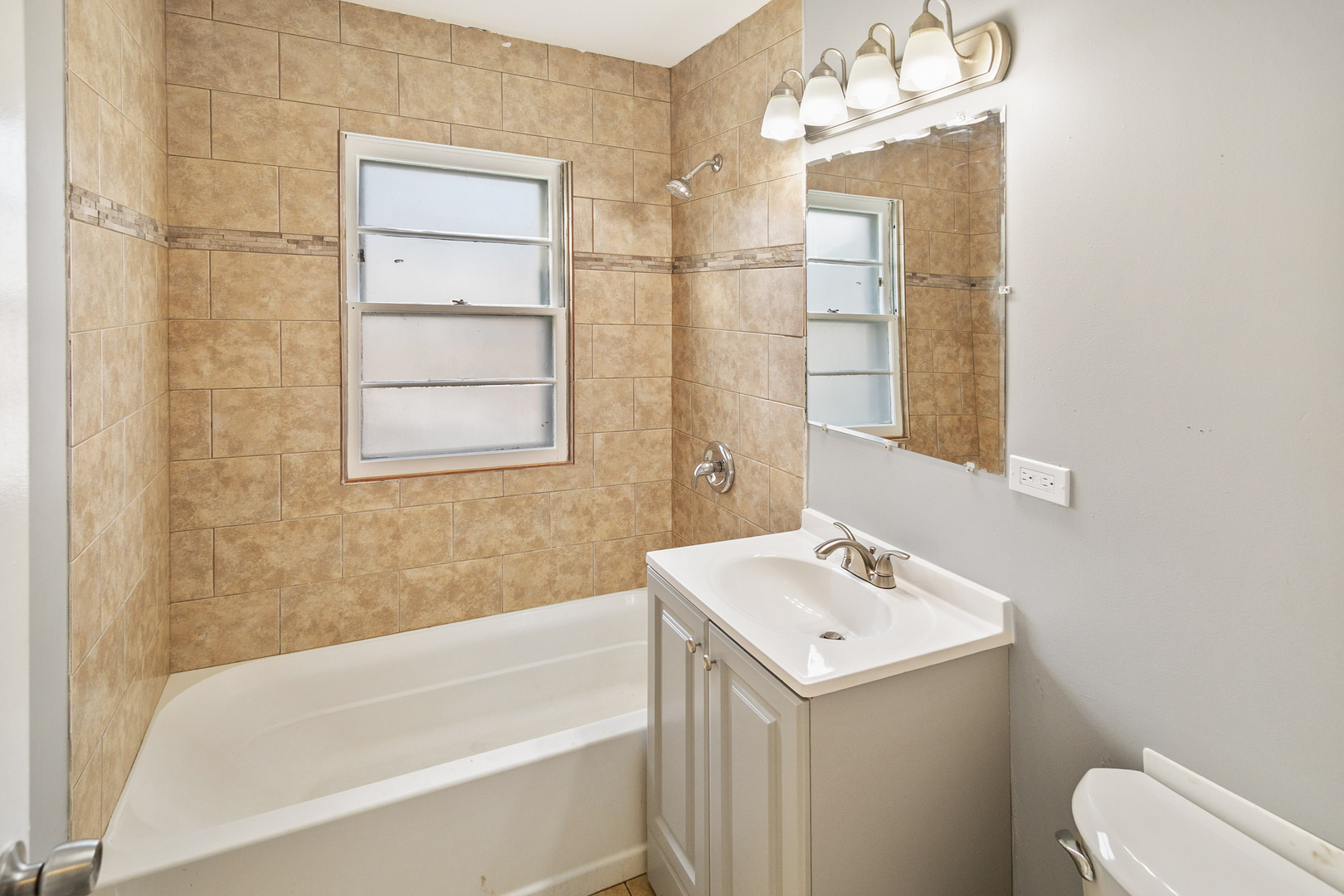 17306 Holmes Avenue Property Photo 14