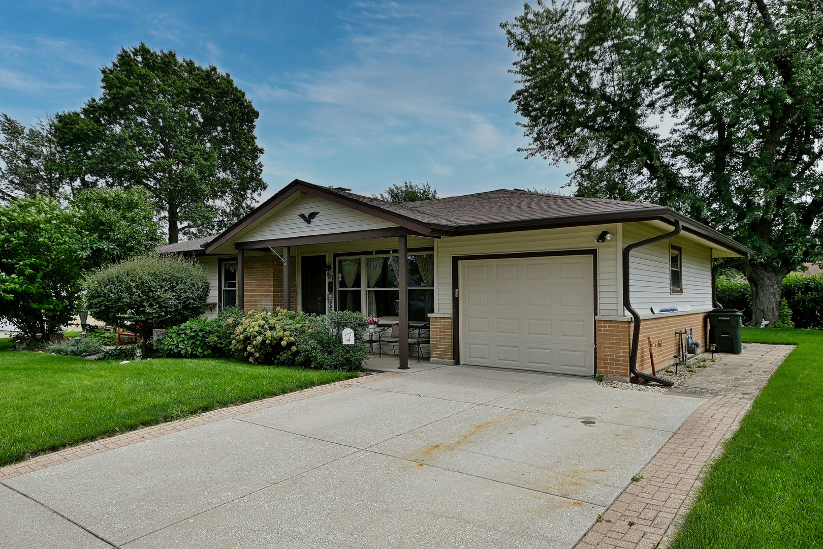 1157 Elmwood Lane Property Photo 3