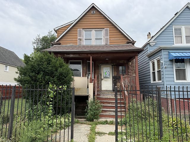 6610 S Oakley Avenue Property Photo 1