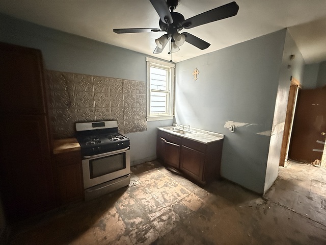 6610 S Oakley Avenue Property Photo 6