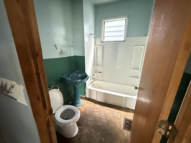 6610 S Oakley Avenue Property Photo 9