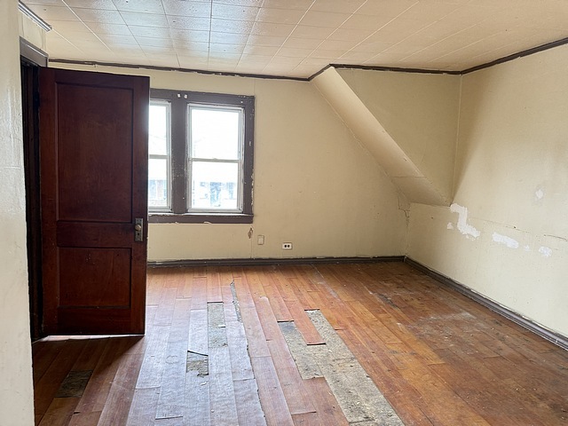 6610 S Oakley Avenue Property Photo 12