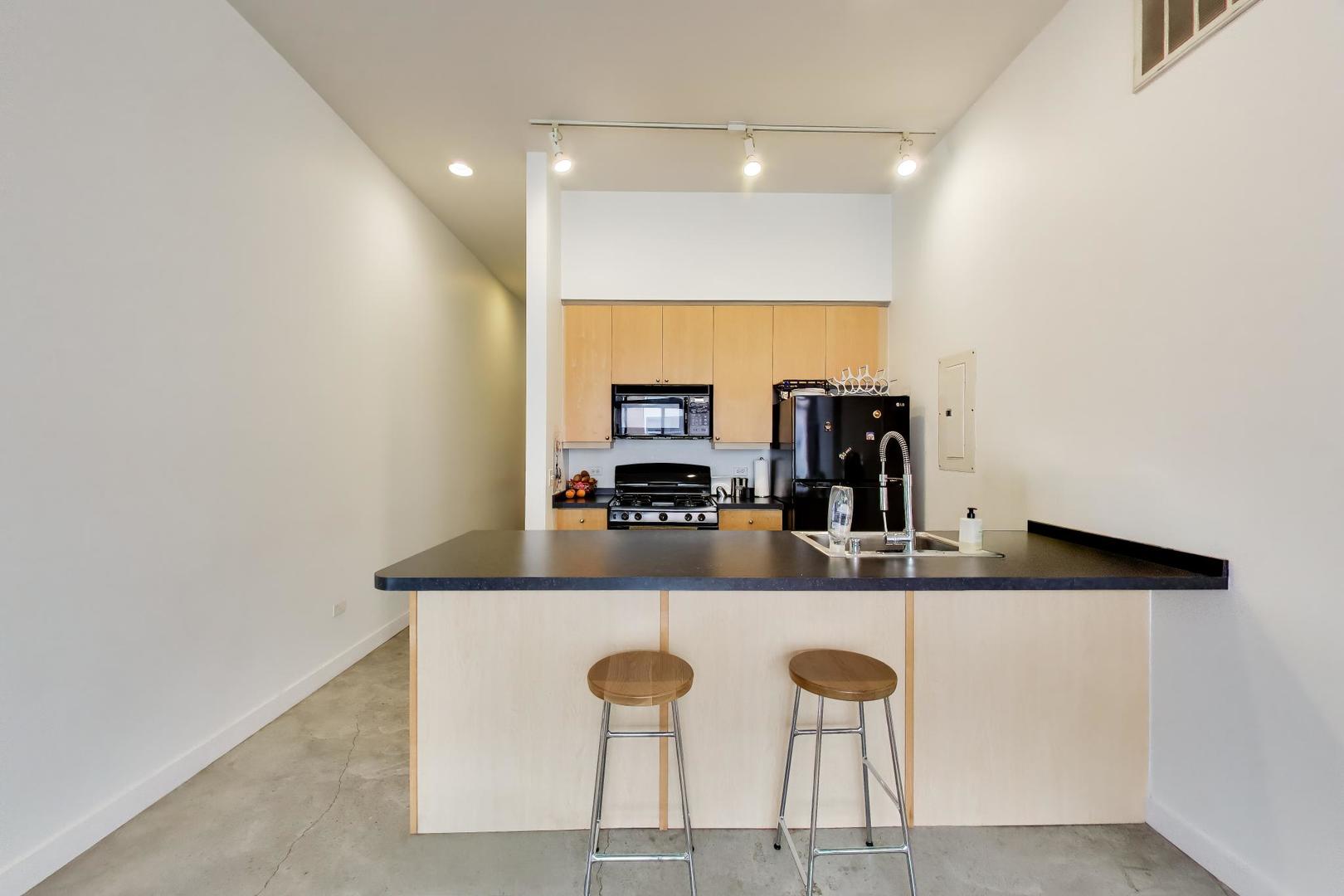 939 W Madison Street 504 Property Photo 16