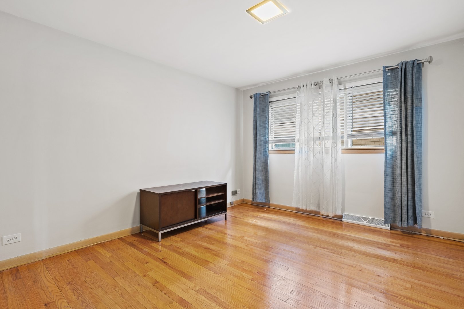 1630 E 92nd Place Property Photo 17