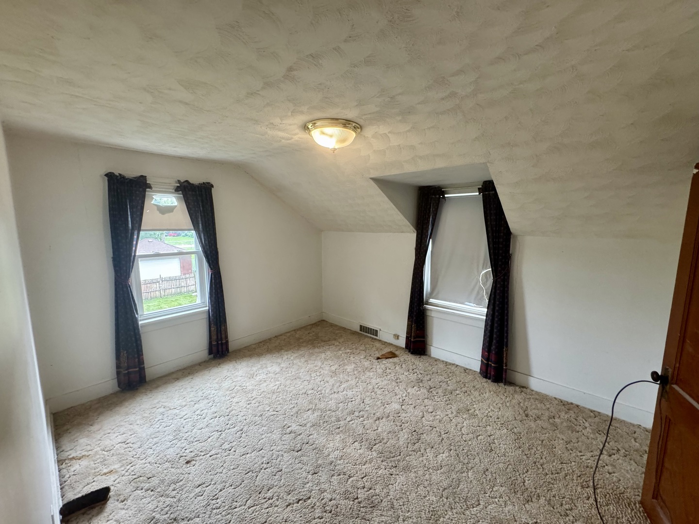 433 Hirsch Avenue Property Photo 8