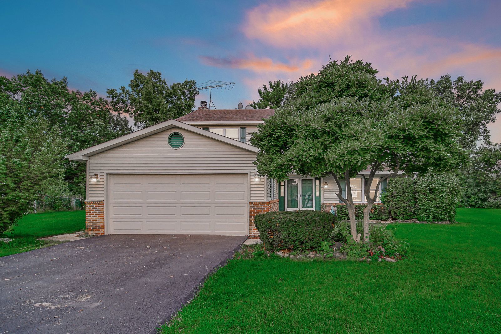 1293 Brave Court Property Photo 1