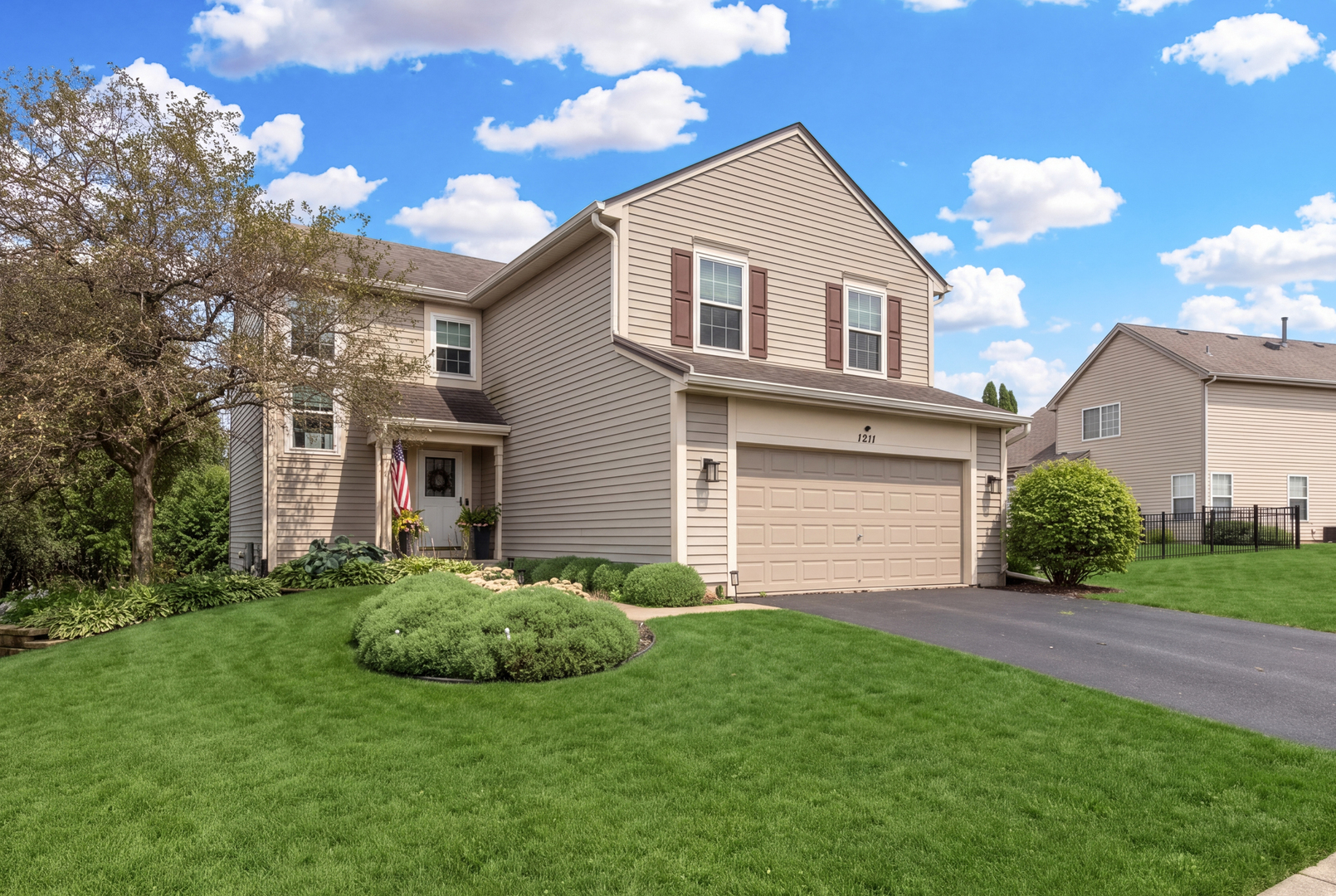 1211 N Lancaster Circle Property Photo 1