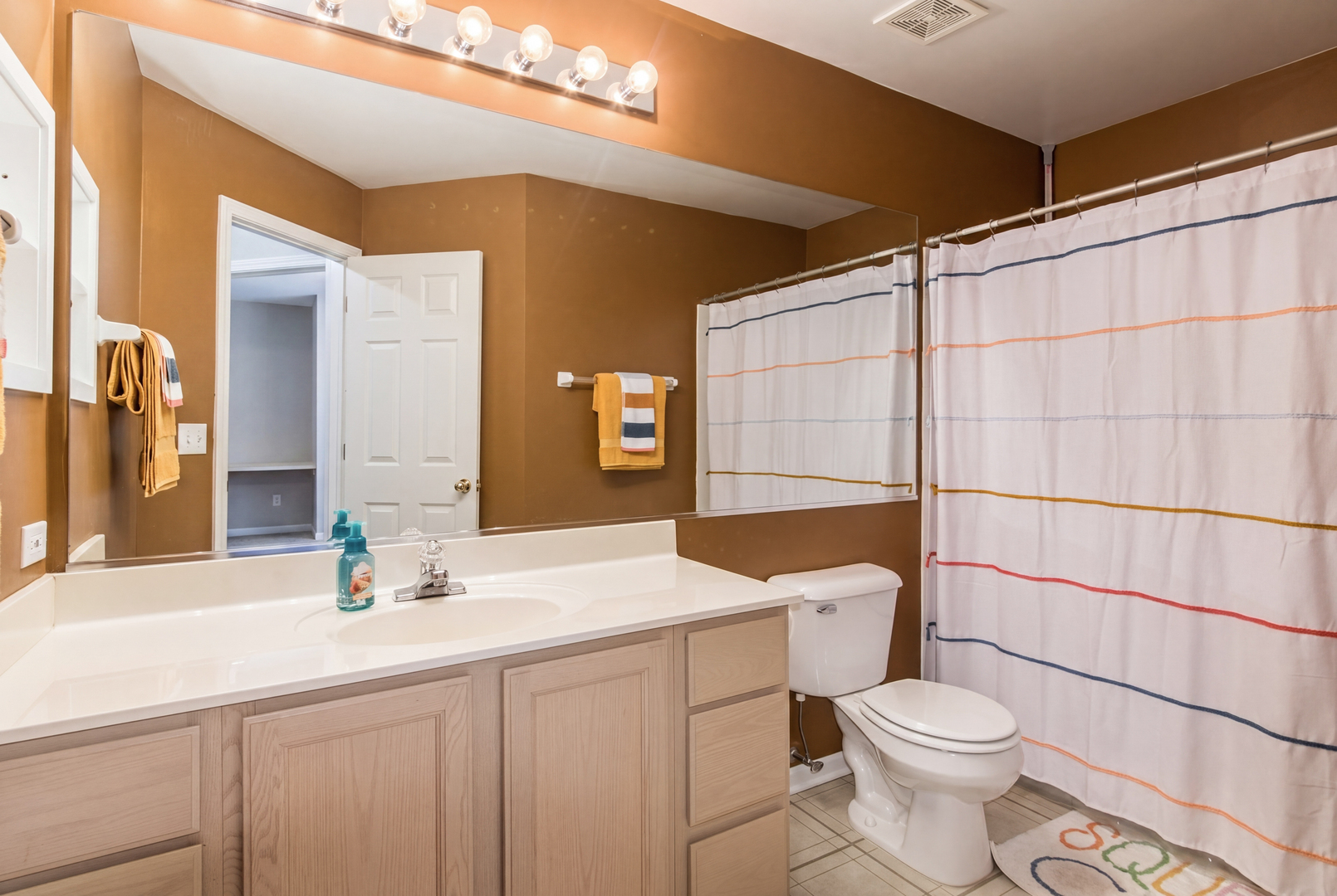 1211 N Lancaster Circle Property Photo 17