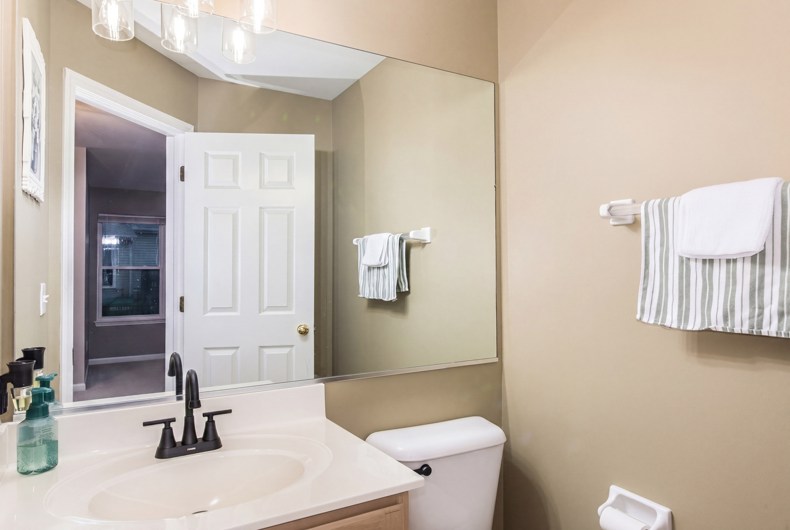 1211 N Lancaster Circle Property Photo 19