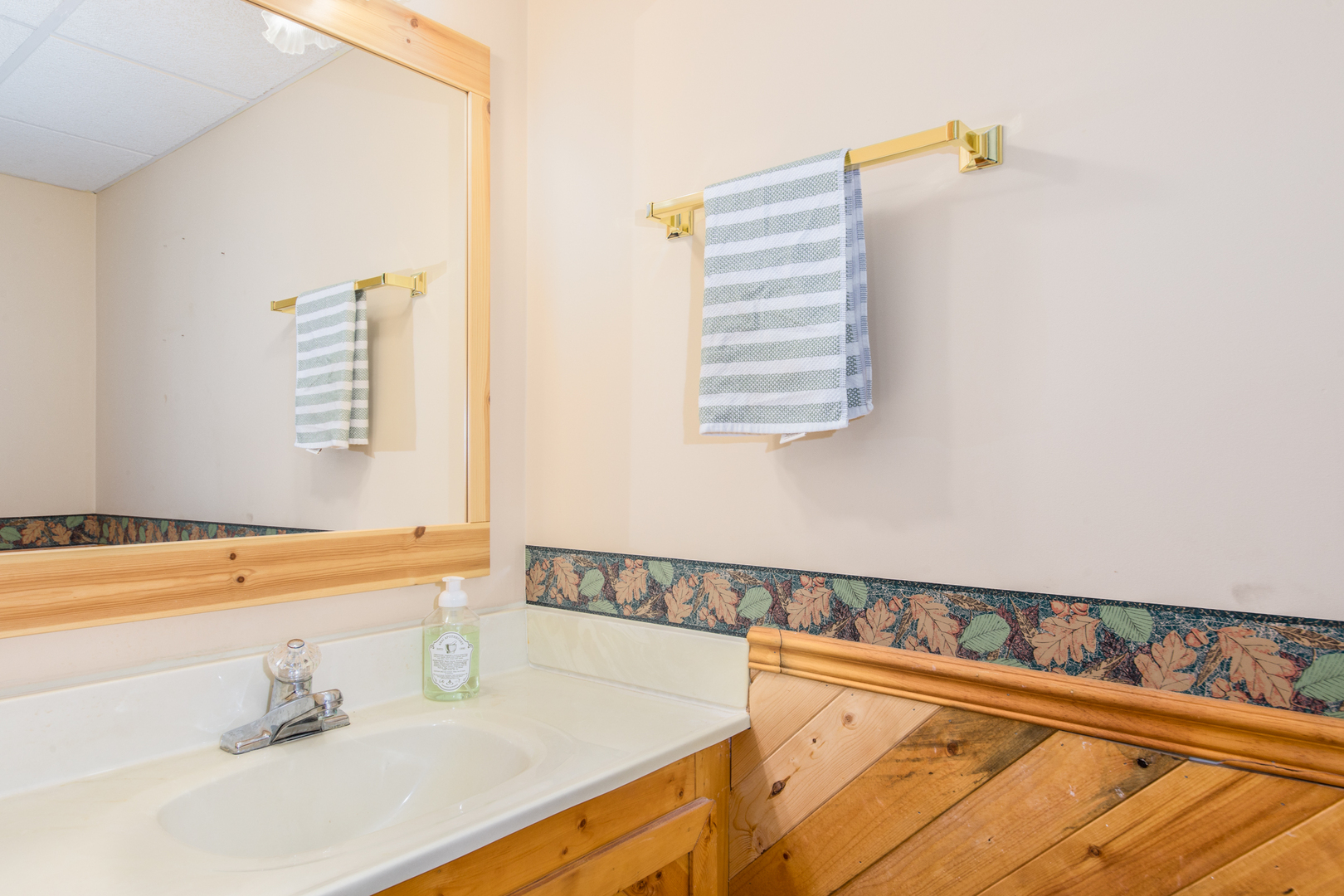 1211 N Lancaster Circle Property Photo 24