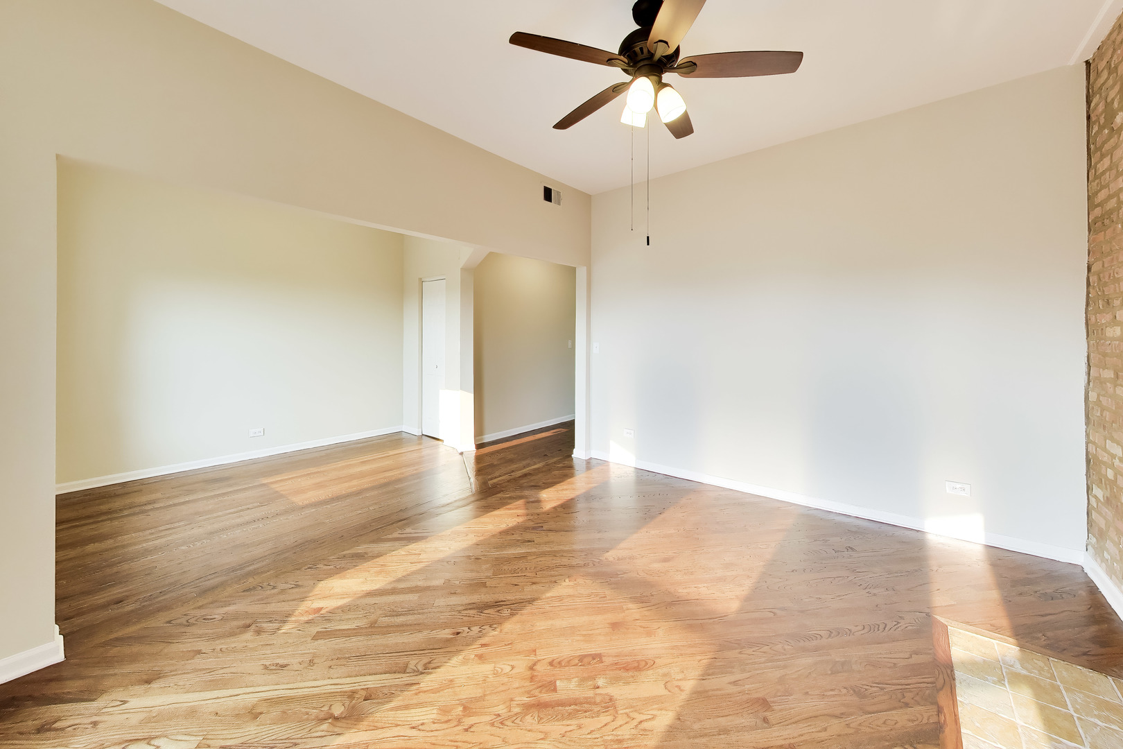 6520 S Ellis Avenue Property Photo 3