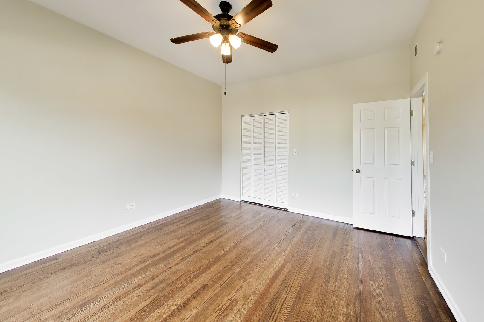 6520 S Ellis Avenue Property Photo 8