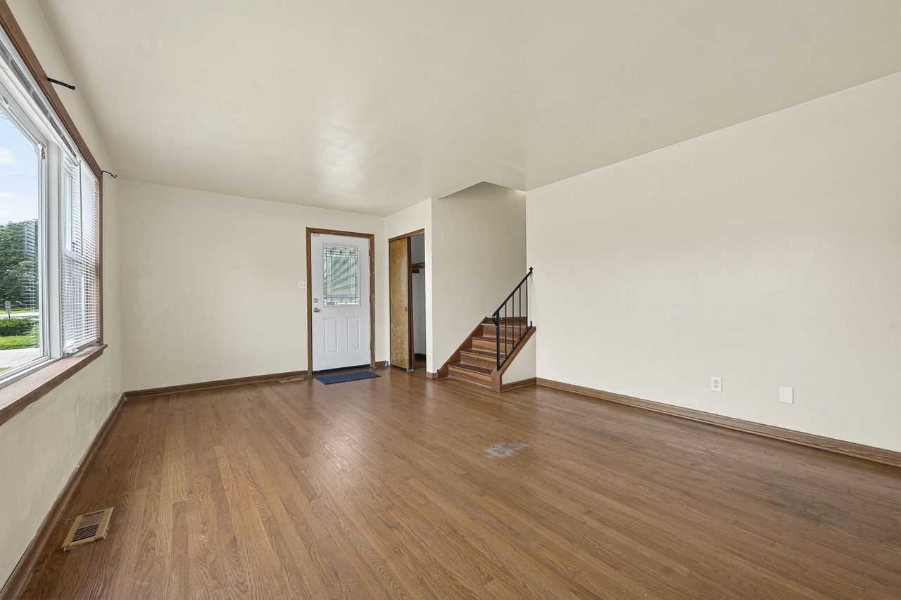 524 Hirsch Avenue Property Photo 3