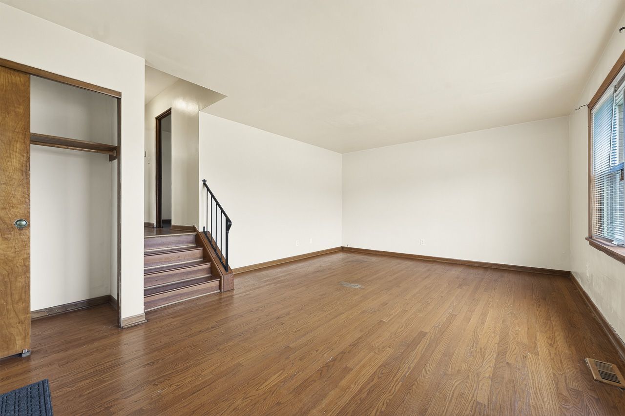 524 Hirsch Avenue Property Photo 4