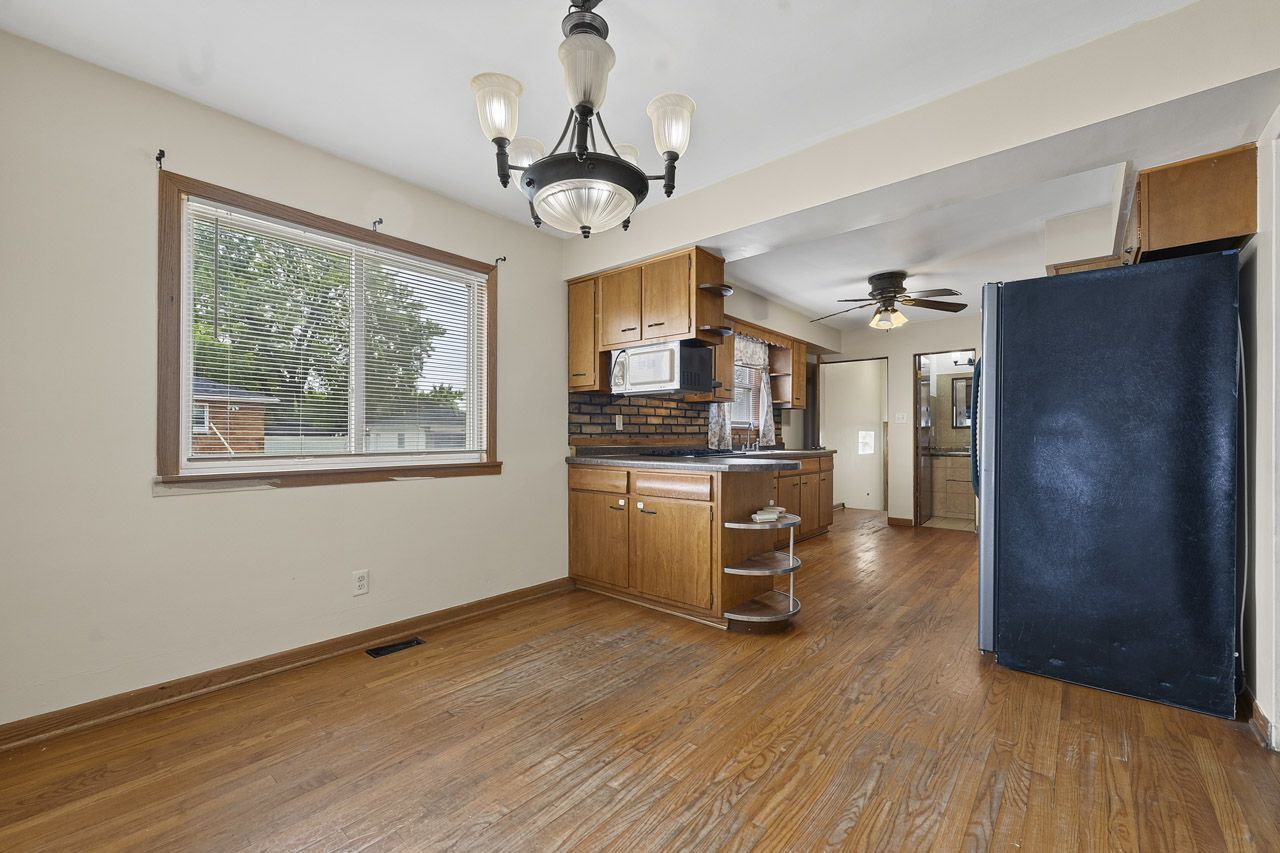 524 Hirsch Avenue Property Photo 5