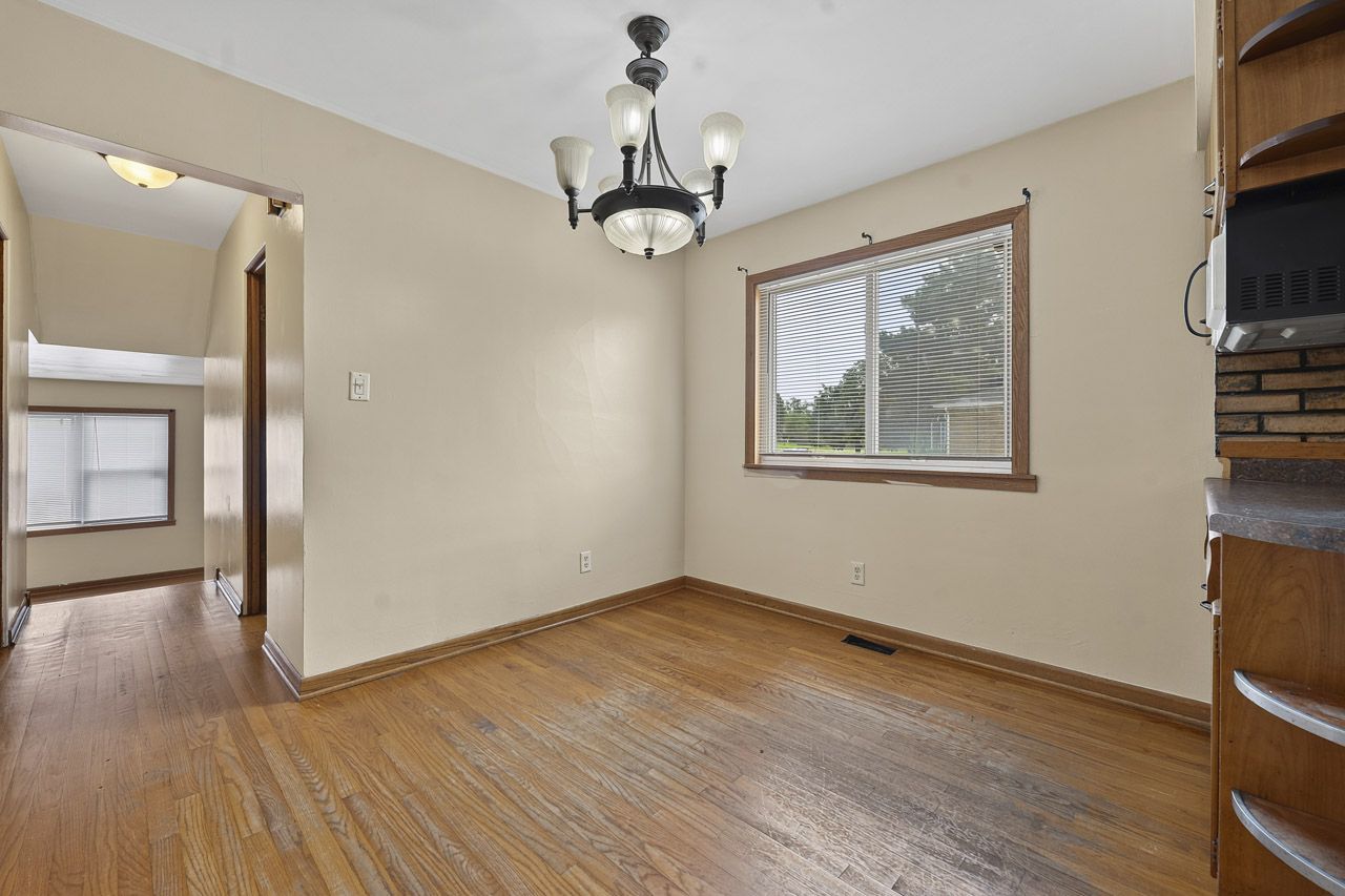 524 Hirsch Avenue Property Photo 6