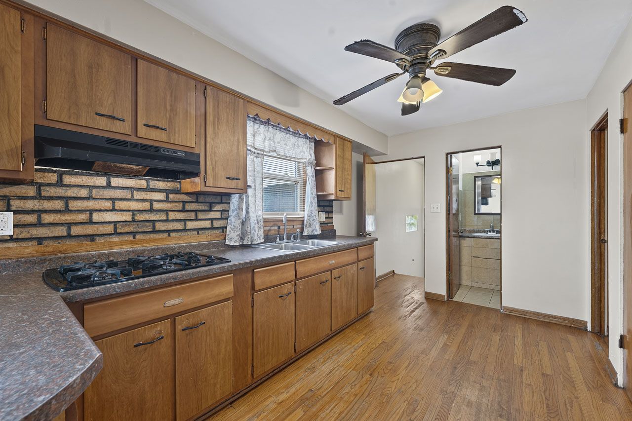 524 Hirsch Avenue Property Photo 8