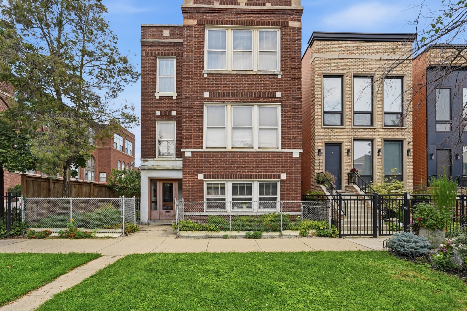 2244 W Huron Street Property Photo 1