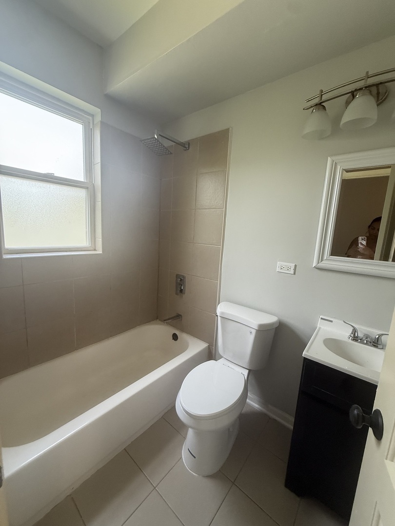 7626 S Drexel Street 1w Property Photo 4