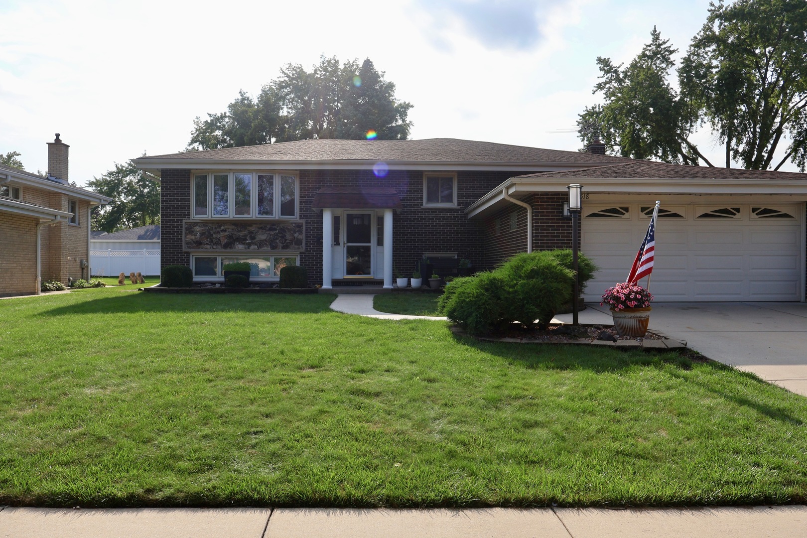 518 N Plamondon Drive Property Photo 1