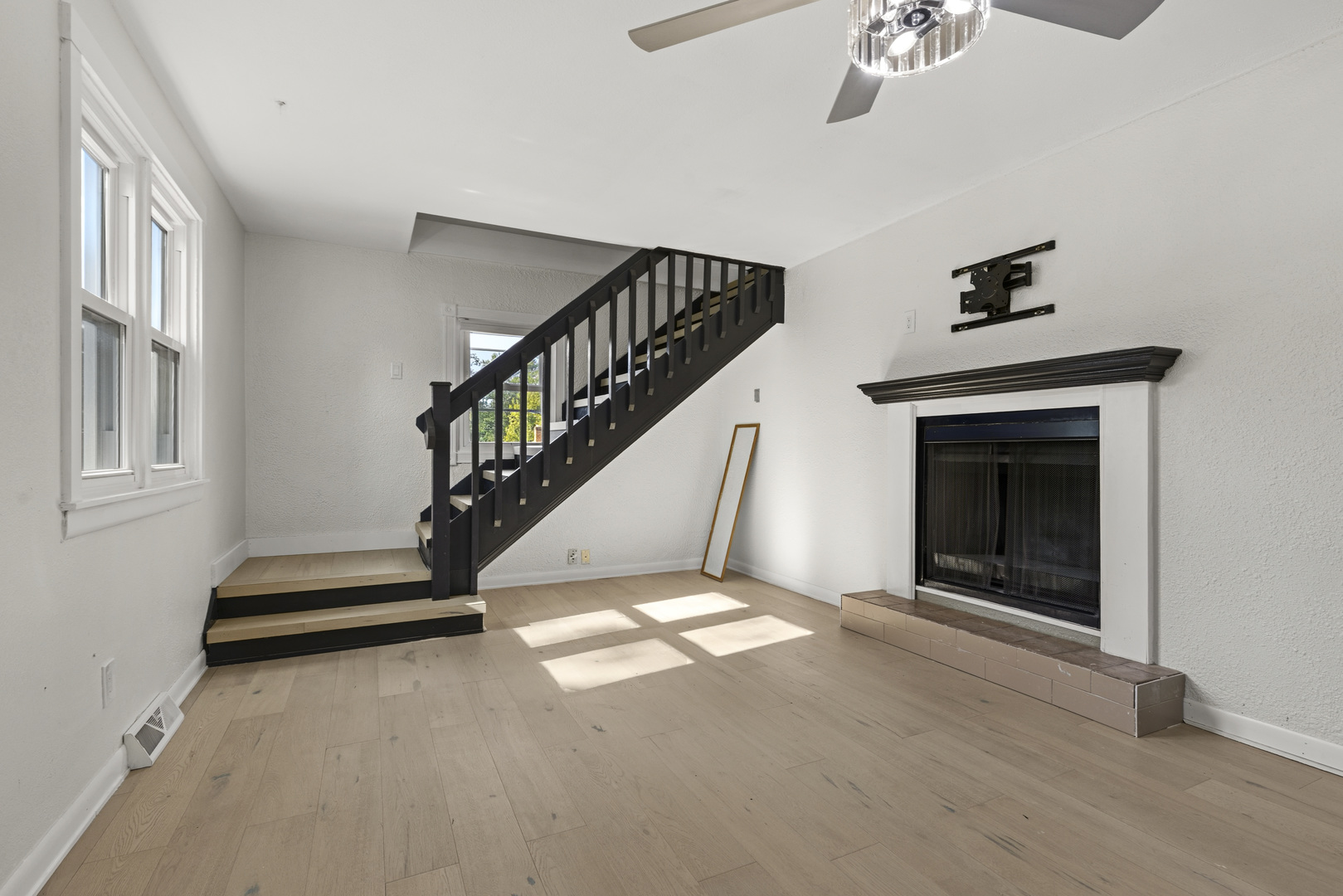 2904 Broadway Property Photo 4