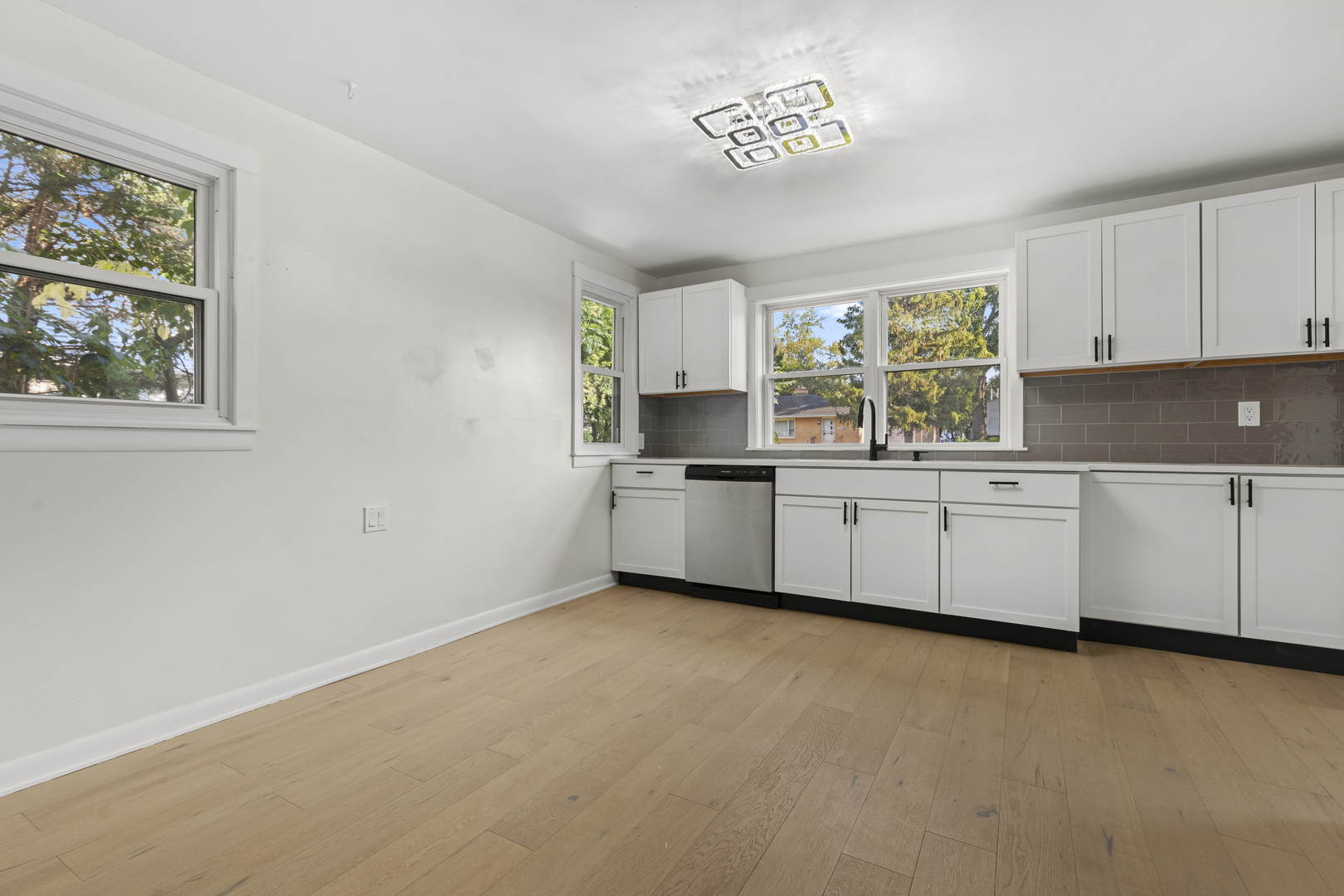 2904 Broadway Property Photo 5