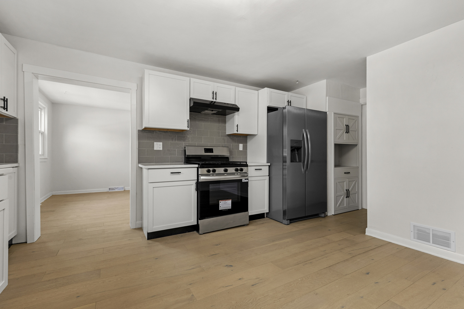 2904 Broadway Property Photo 6