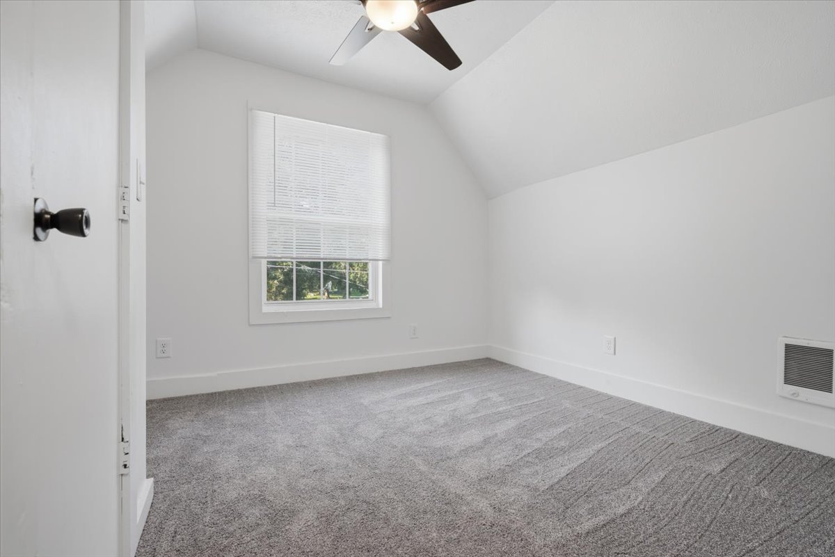 323 E Lincoln Street Property Photo 19