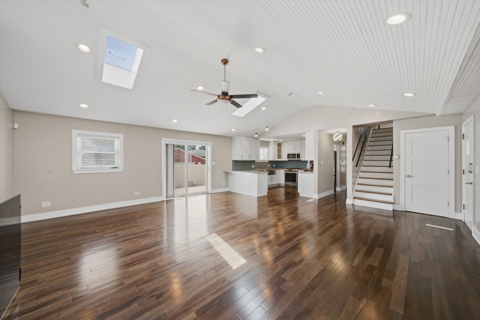 2420 Elm Street Property Photo 4