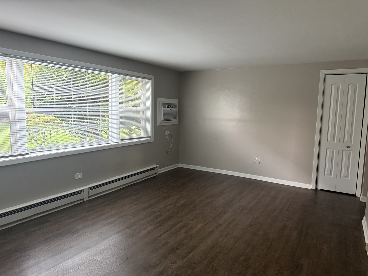 4225 Forest Avenue E1n Property Photo 2