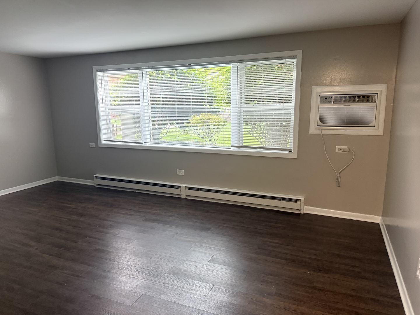 4225 Forest Avenue E1n Property Photo 3