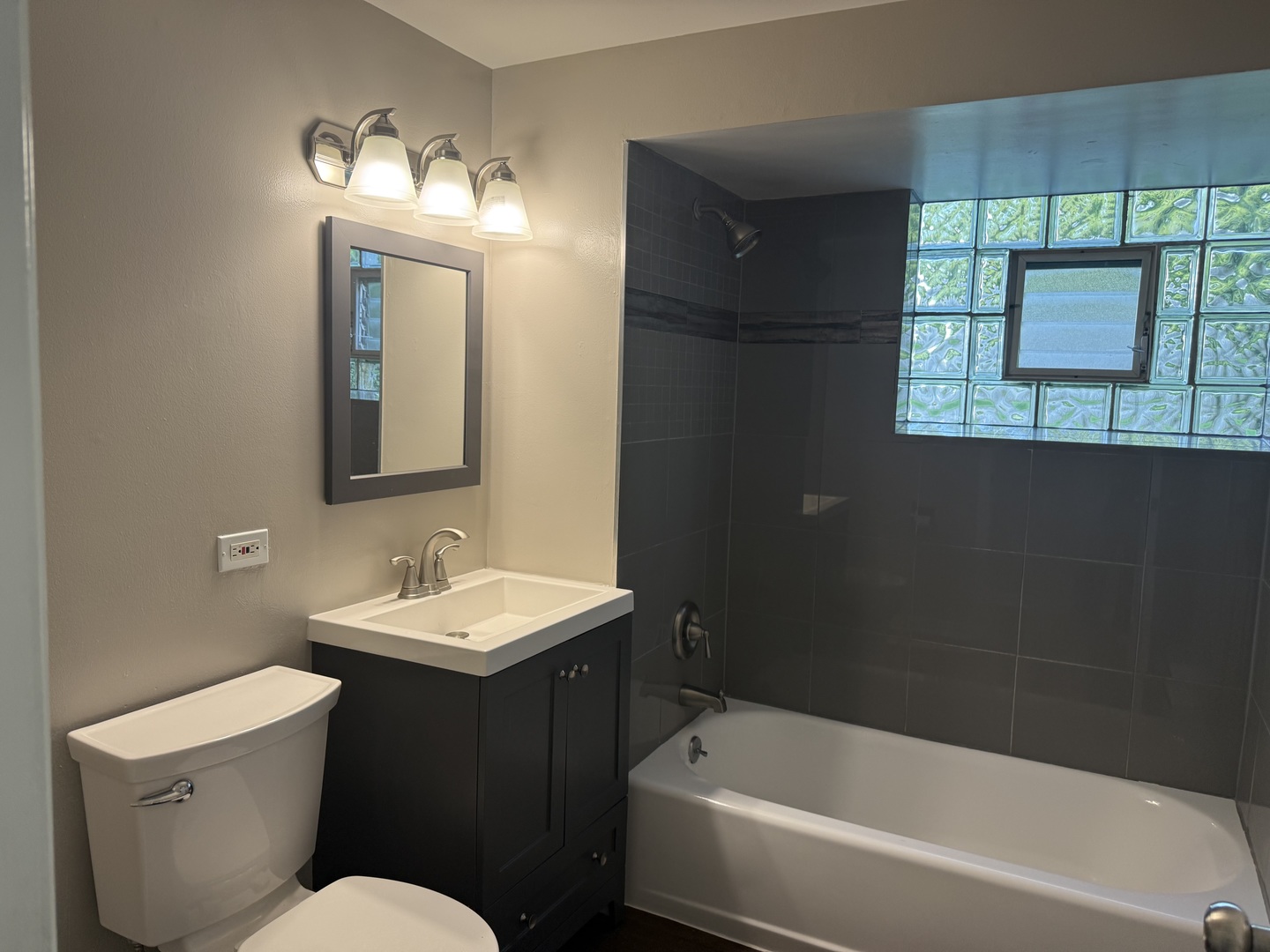 4225 Forest Avenue E1n Property Photo 12