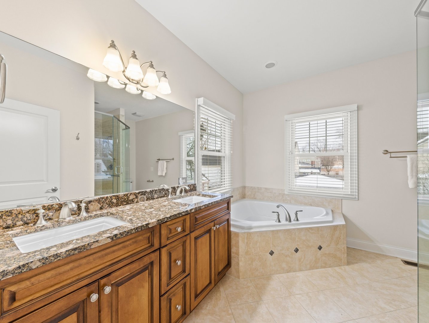 120 W Porter Avenue Property Photo 15