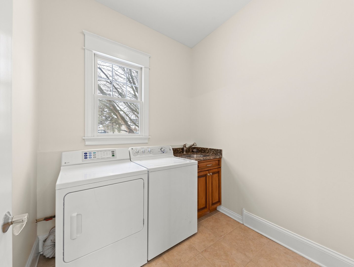 120 W Porter Avenue Property Photo 21