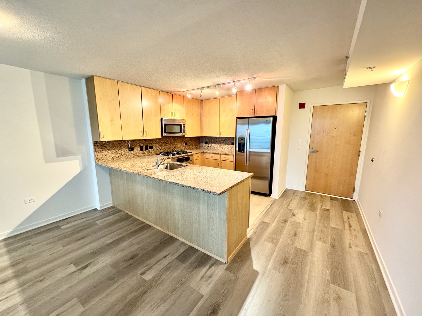 9725 Woods Drive 707 Property Photo 6