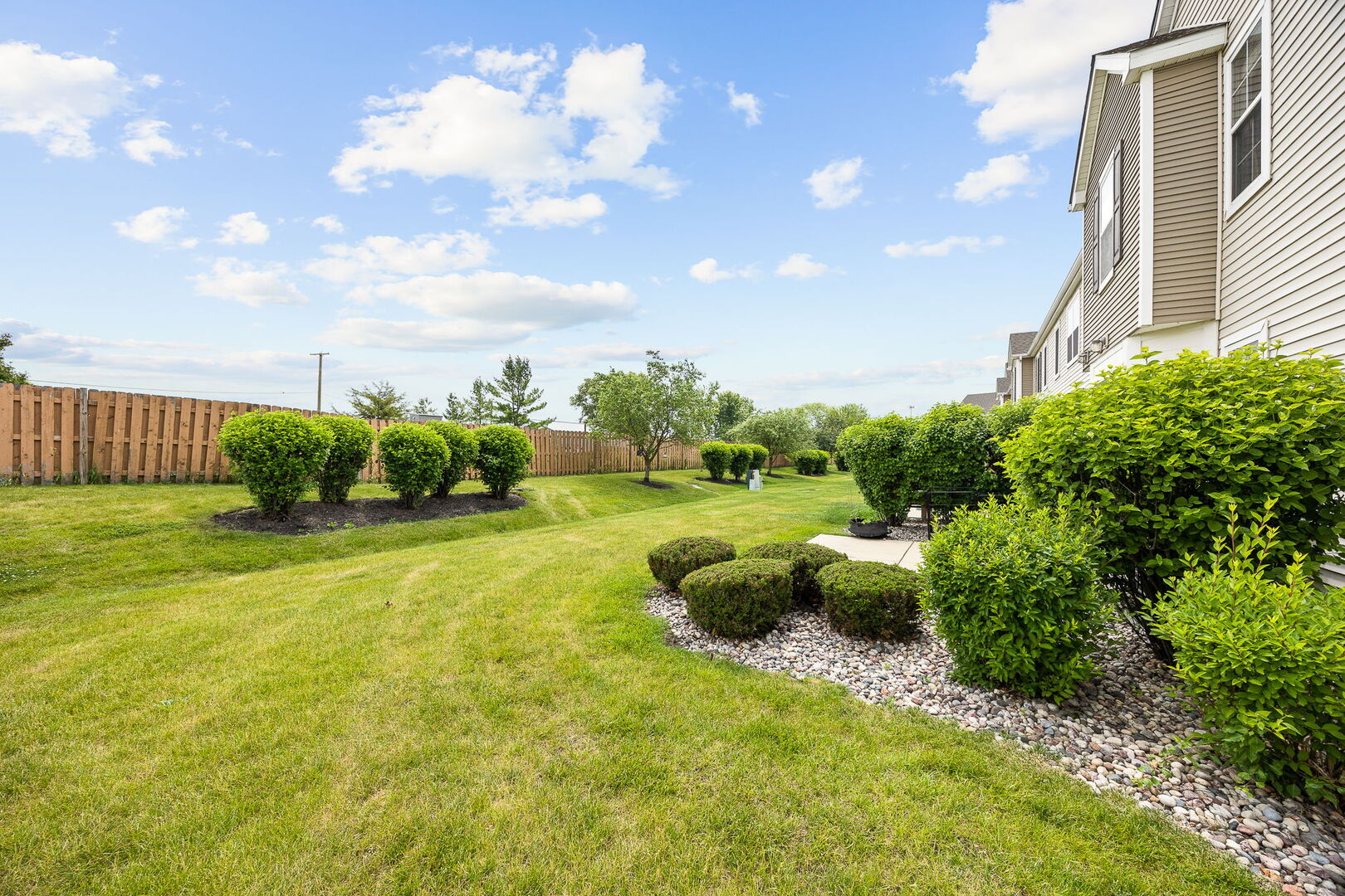 25025 Clare Circle Property Photo 4